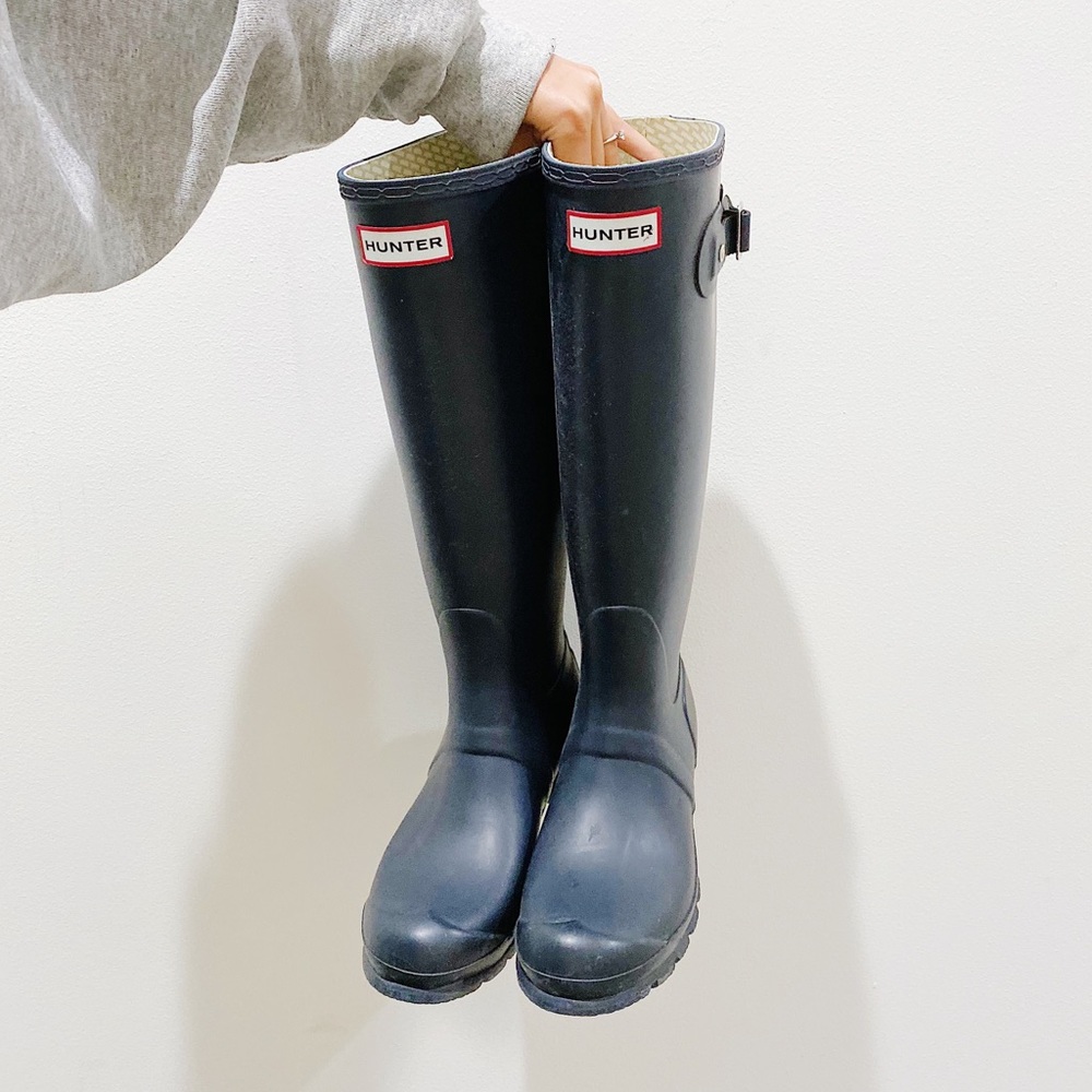 Hunter Navy Rain Boots Size 6